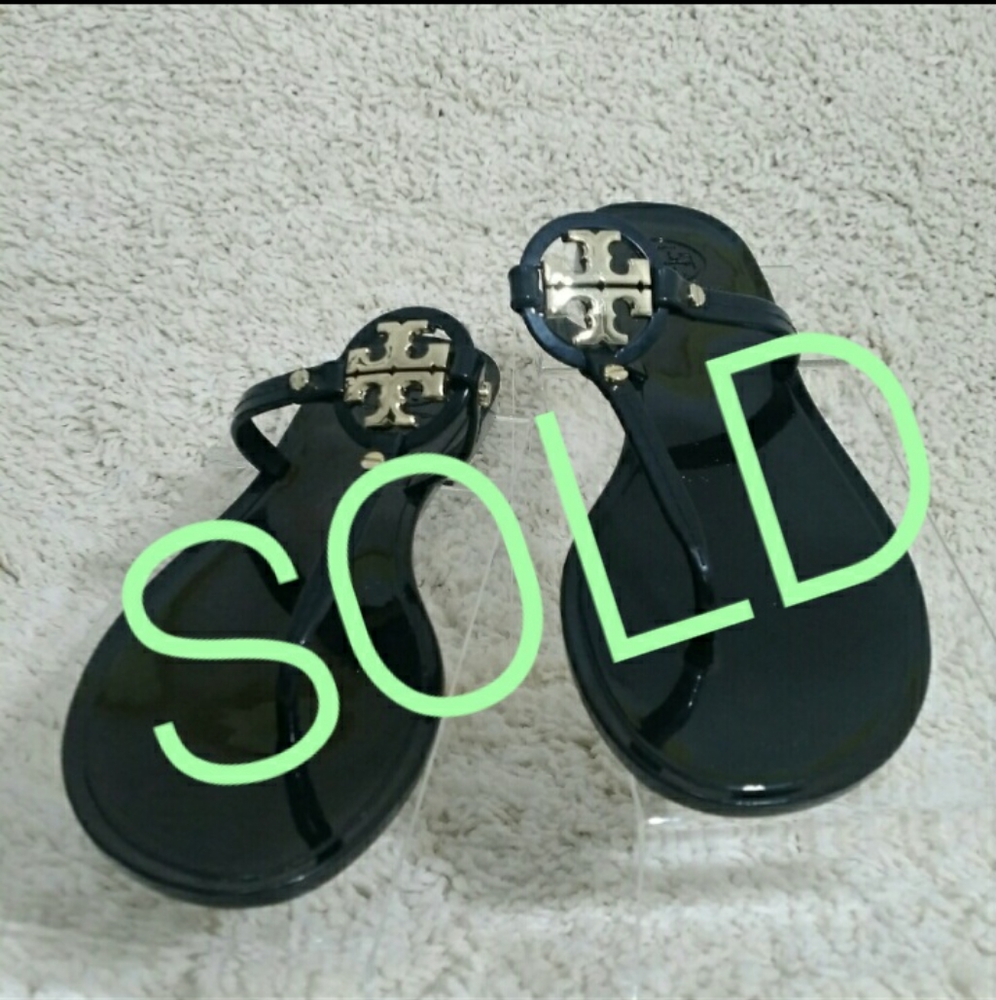 SOLD! 🎉💞Tory Burch Black Gold Mini Miller 7